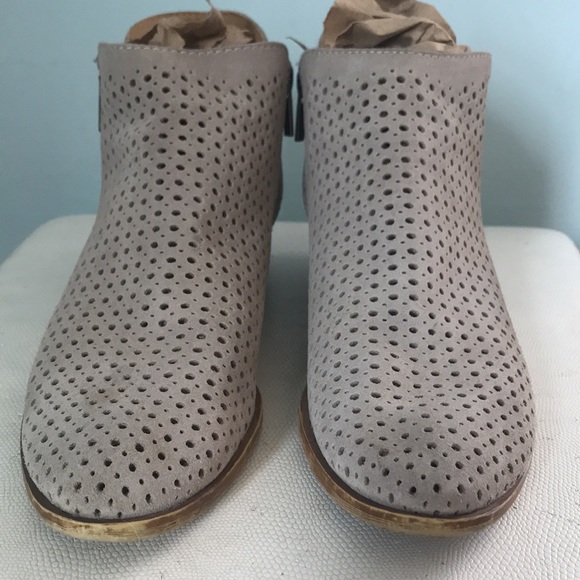 Lucky Brand tan eyelet cutout booties, size 9 - Picture 2 of 9